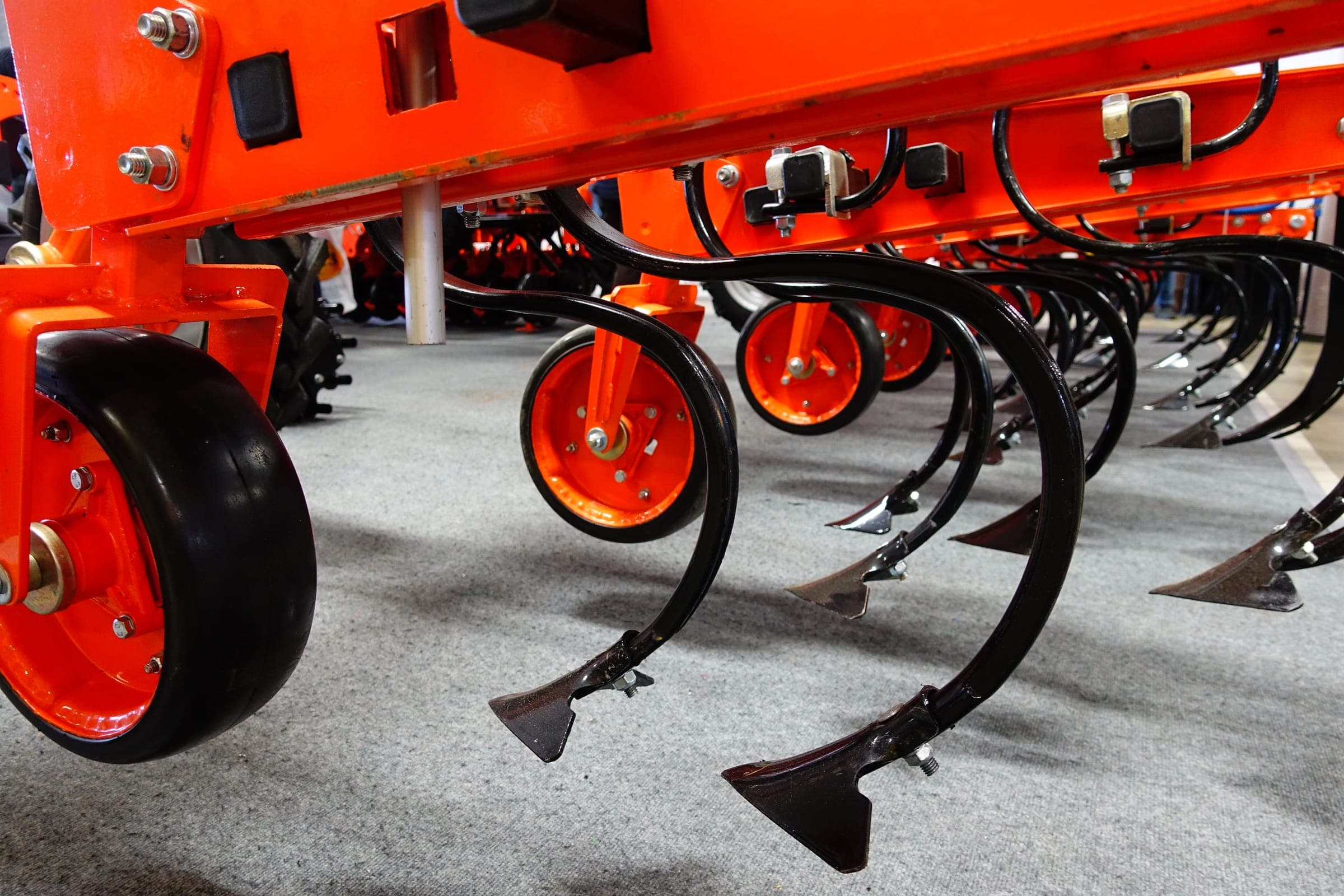 Orange cultivator with curved spring tines